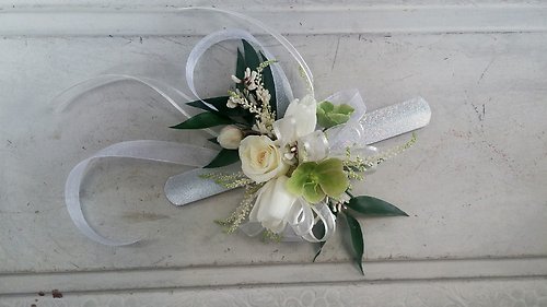 Nature\'s Garden White Wrist Corsage