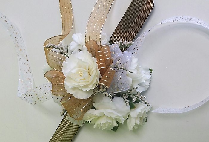 06 Mini Carn Corsage